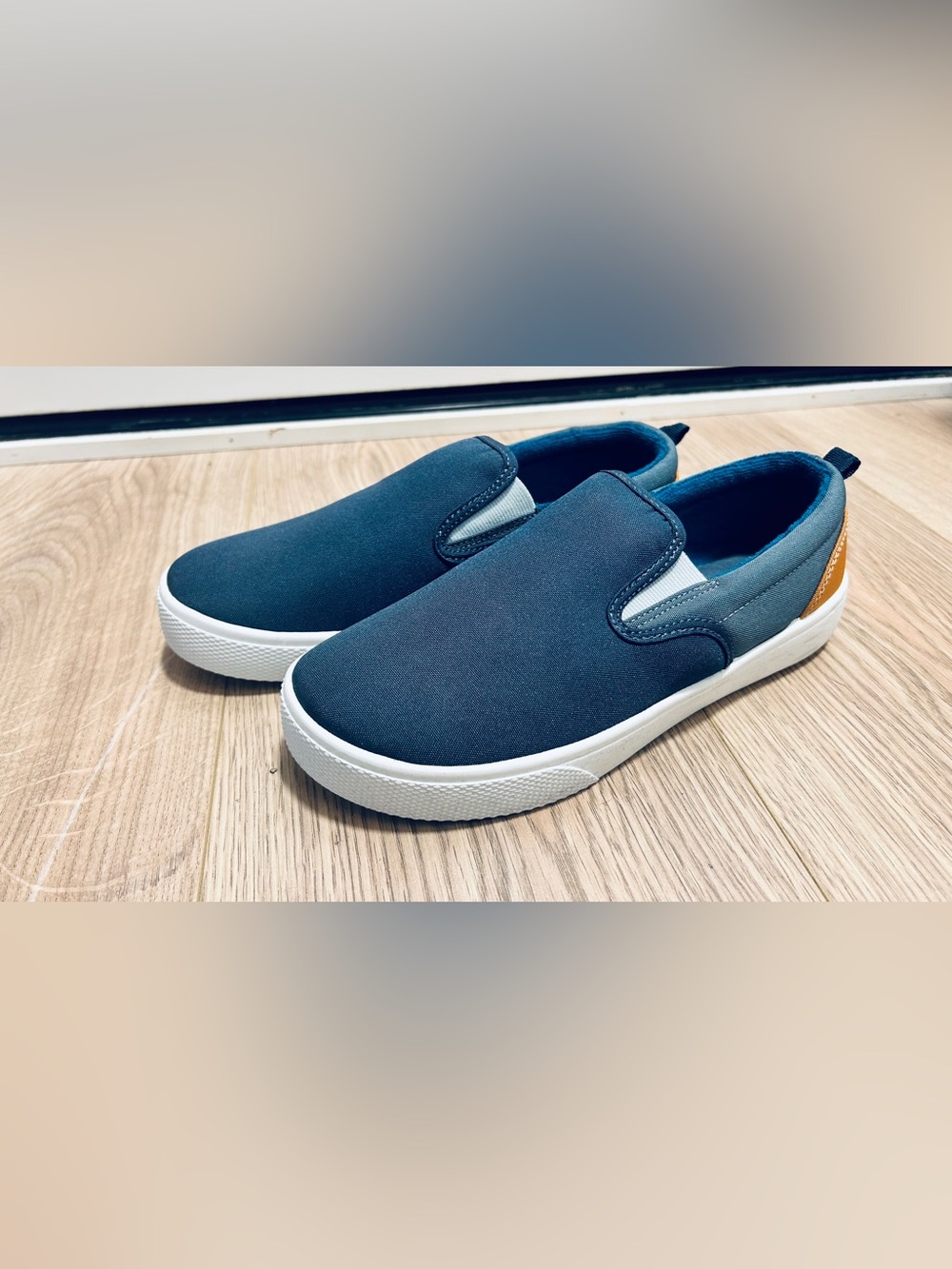 Joe Fresh Slip-On Shoes – Size 6 – (kids)